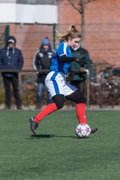 Bild 262 - B-Juniorinnen Halbfinale SVHU - Holstein Kiel : Ergebnis: 3:0